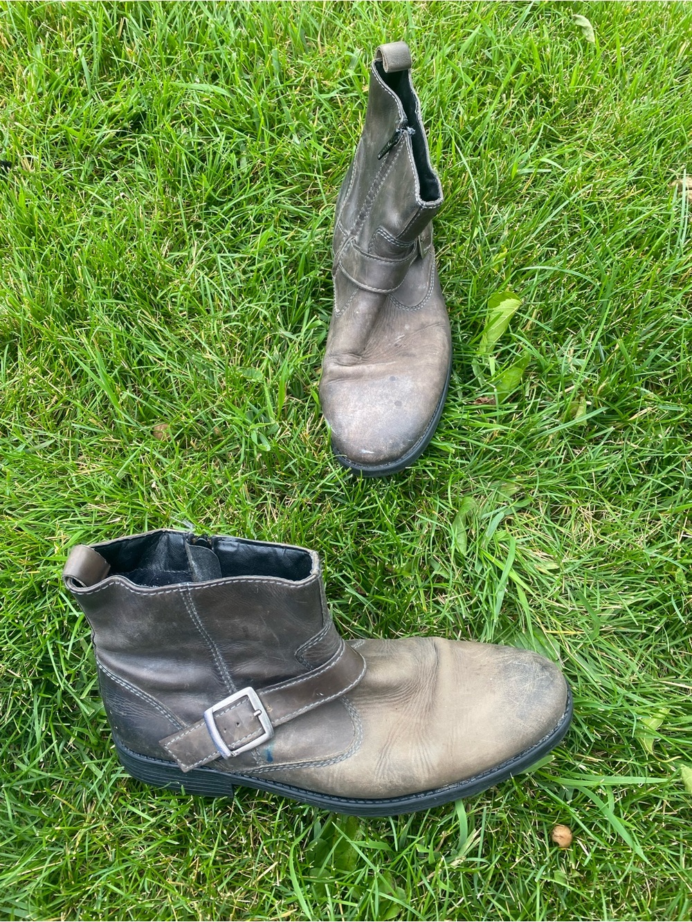 Clark’s distressed slate grey ankle motorcycle boots with buckle. Size zip. 9 - Picture 2 of 5